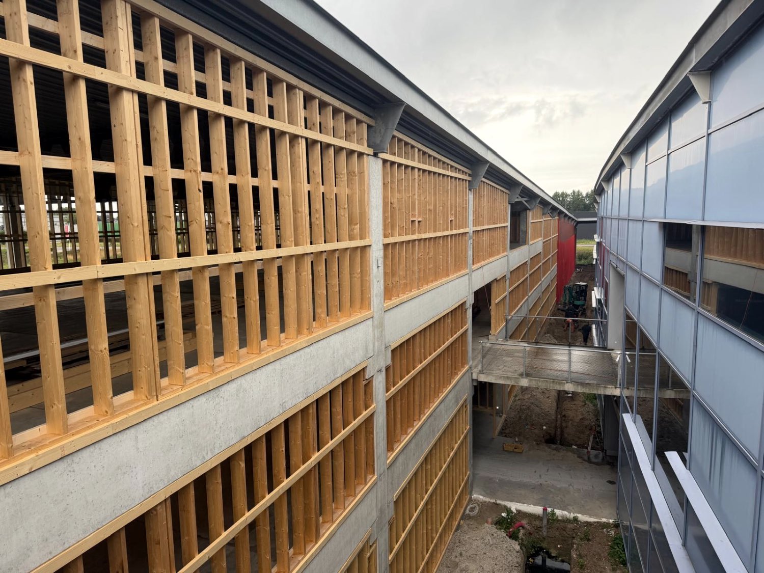 Galerij langs de vide van het onderwijsgebouw in Groningen